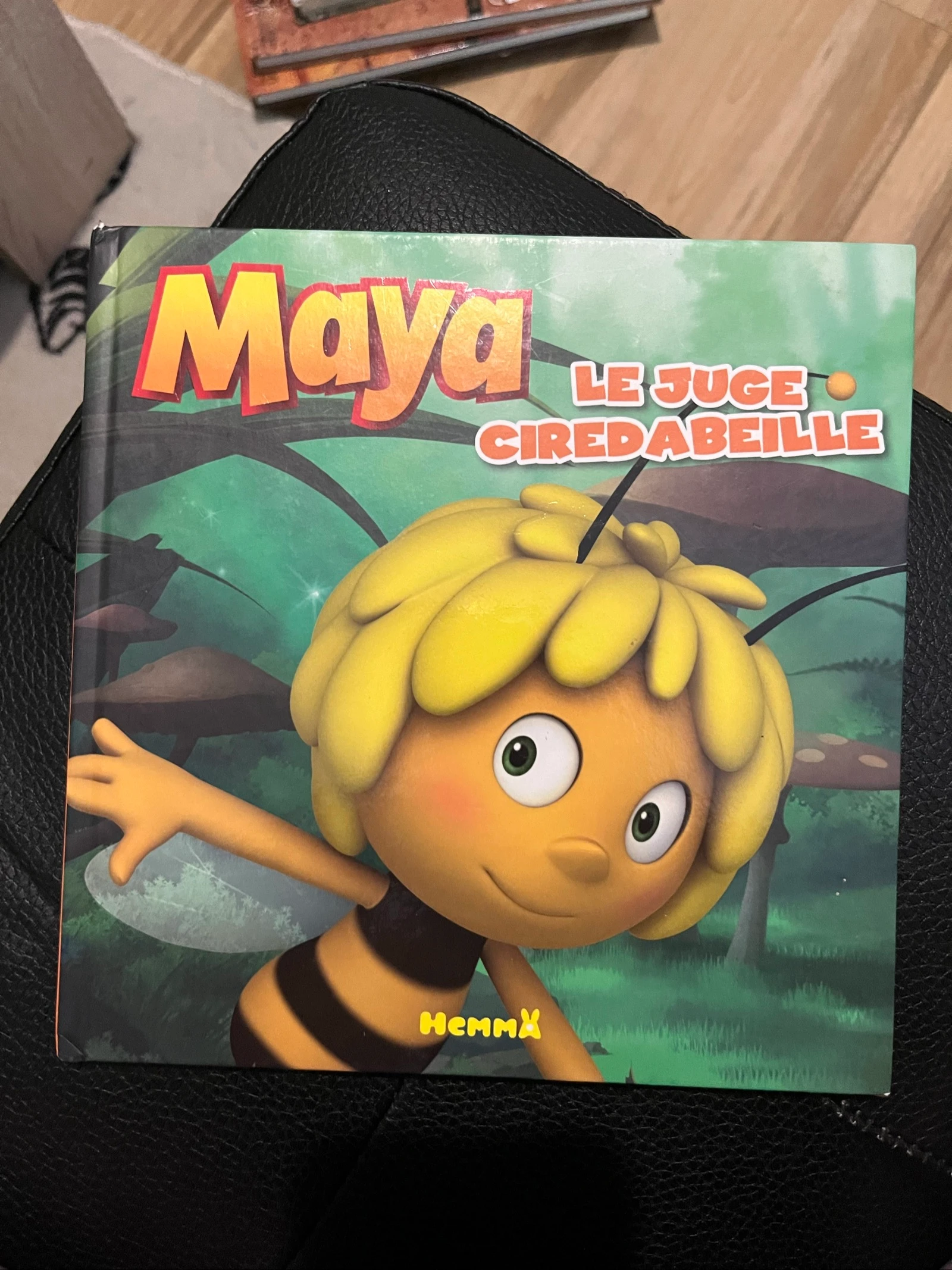 Livre Maya l'abeille Le juge Ciredabeille Hemma